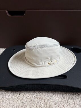 Tilley Airflo LTM6 Hat Light Stone 7 1/2”
